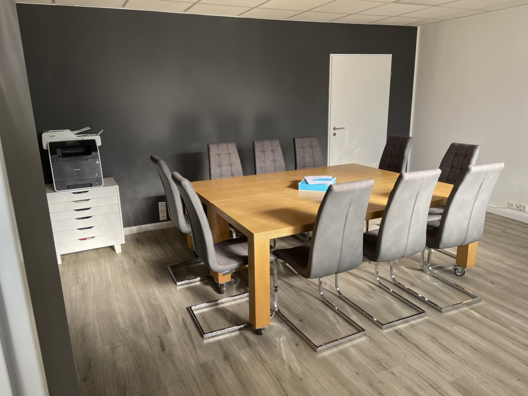 Wedel-Workspace-Flexible-Arbeitsplätze-Büro-Konferenztisch-Drucker
